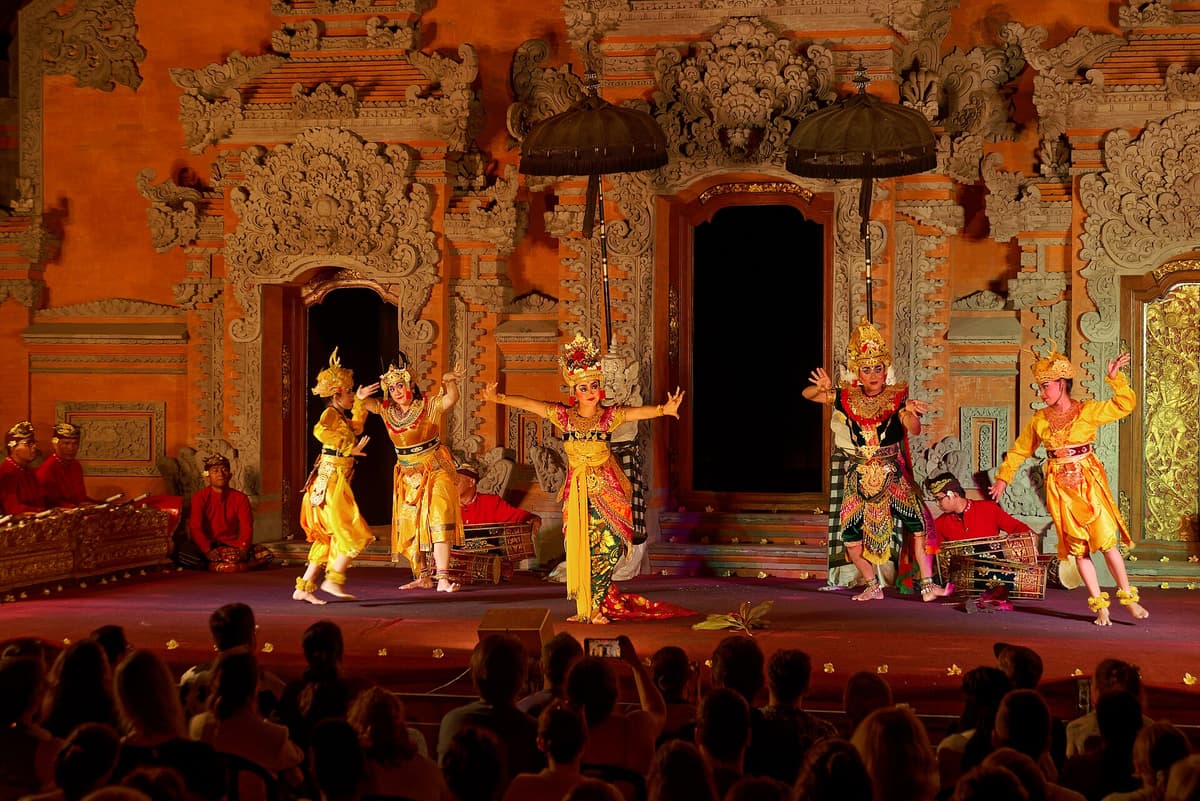 Legong dance in Ubud | Bali | Go Bali Visa Agency Legong dancers in gold costume performing the Ramayana in Ubud, Bali